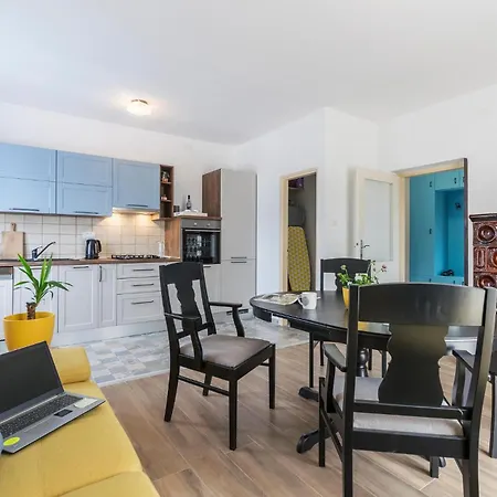 2 Bedroom Lovely In *